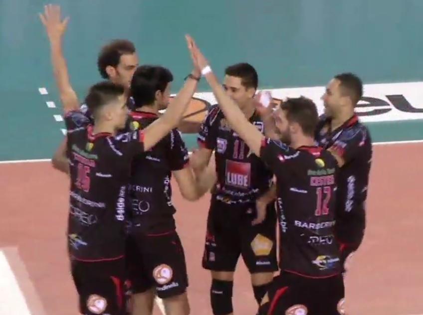 Lube torna alla vittoria. Facile 3 a 0 su Ravenna