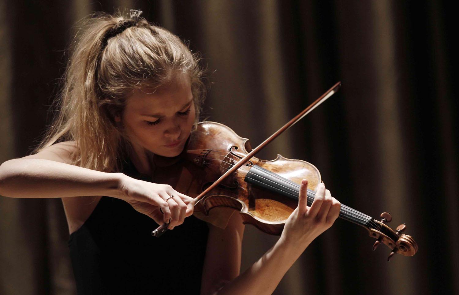 Concerti di Appassionata al Lauro Rossi. Lunedì 8 il violino di Laura Marzadori