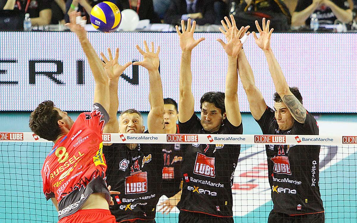 Lube buca la prima. Perugia vince al tie break. Martedì Gara2