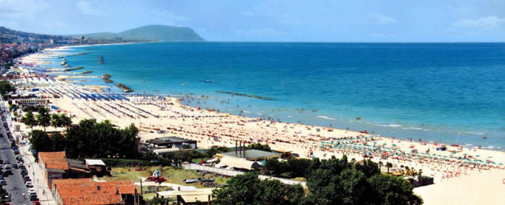 Ultimo giorno per votare on line la spiaggia di Civitanova