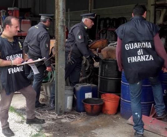 Tolentino, area discarica auto sequestrata dalla Finanza