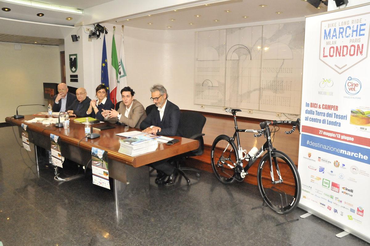 In bicicletta fino a Londra per promuovere le Marche