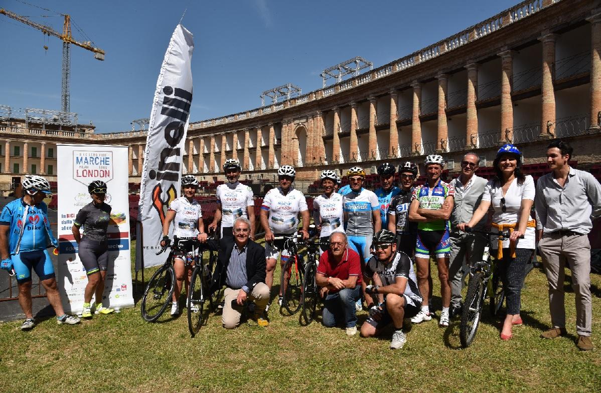 Bici Flash Mob allo Sferisterio per i ciclo ambasciatori