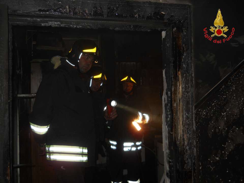 Incendio nella notte in un negozio di Sforzacosta