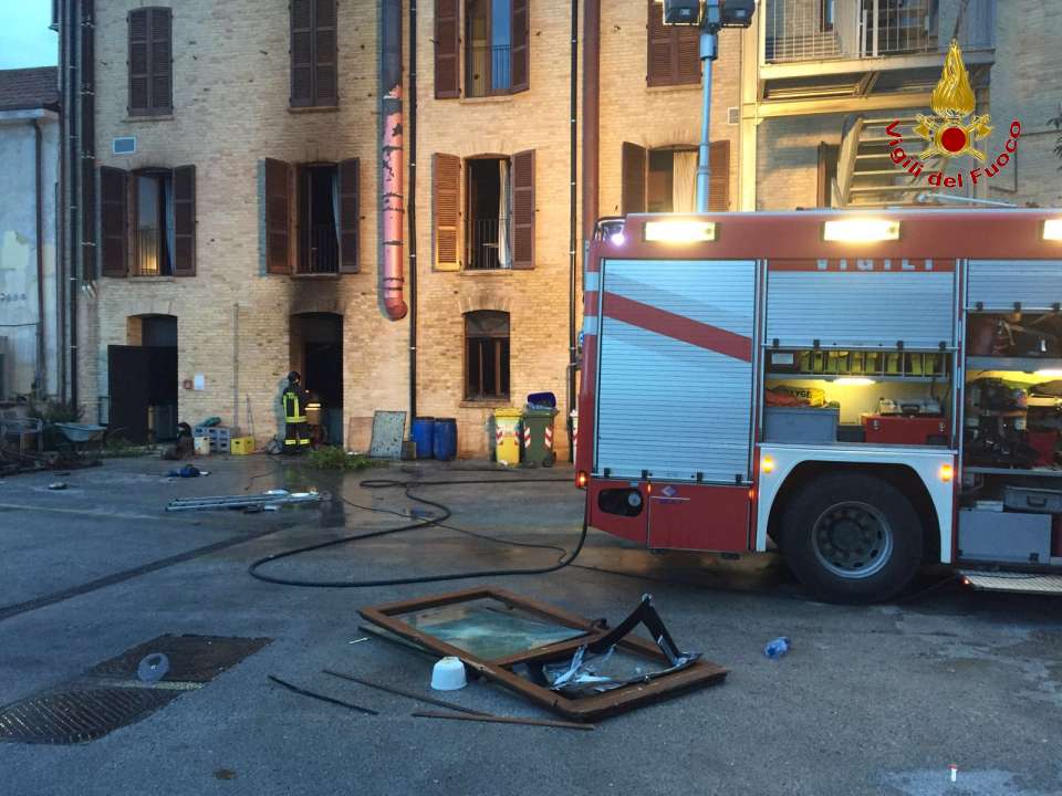 Esplosione e incendio in un pub di Monte San Giusto