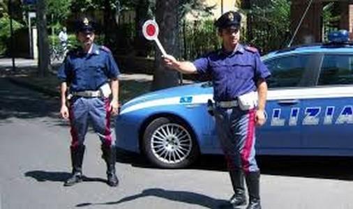 Controlli Polizia Stradale, cisterna recuperata da VV.FF.