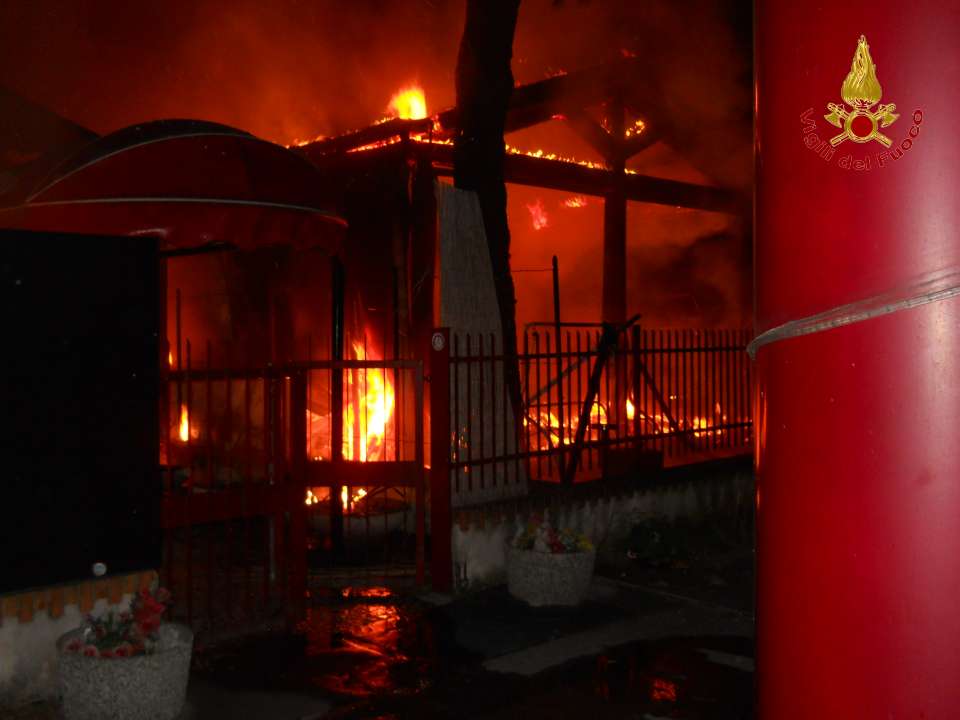 Incendio nella notte al night club Hollywood