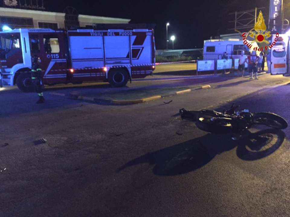 Incidente nella notte a Montecosaro, muore motociclista