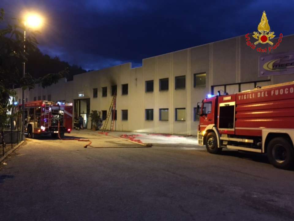 Incendio in una falegnameria a Taccoli