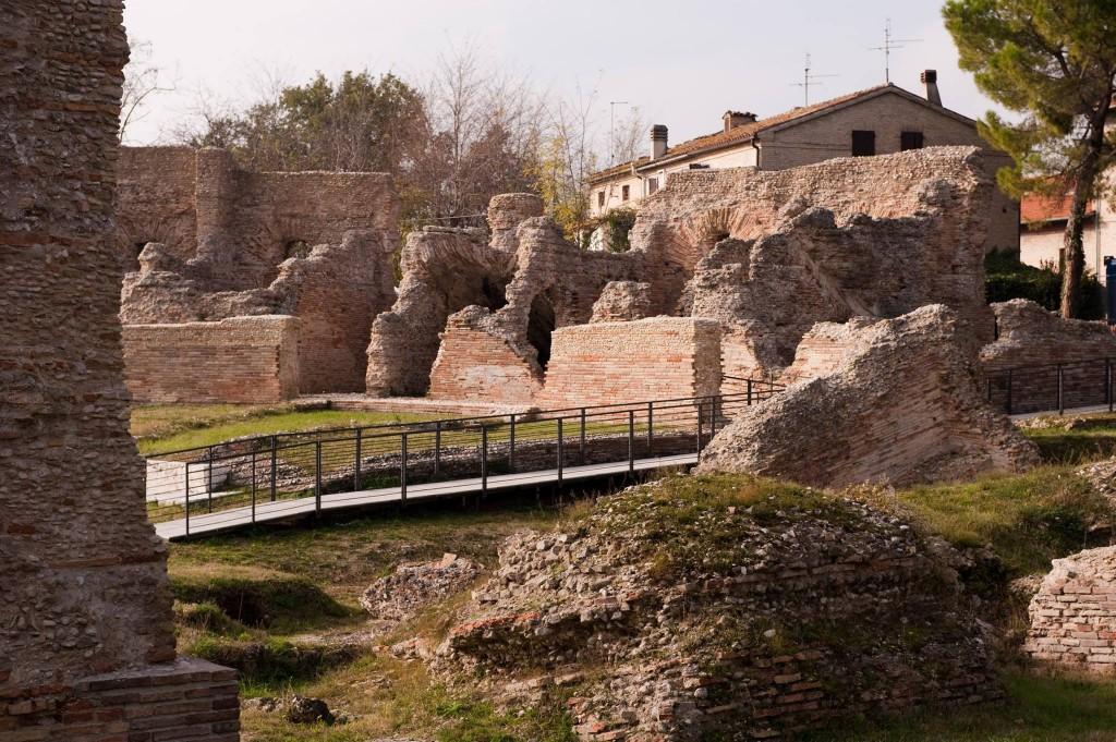 Il teatro romano di Helvia Recina