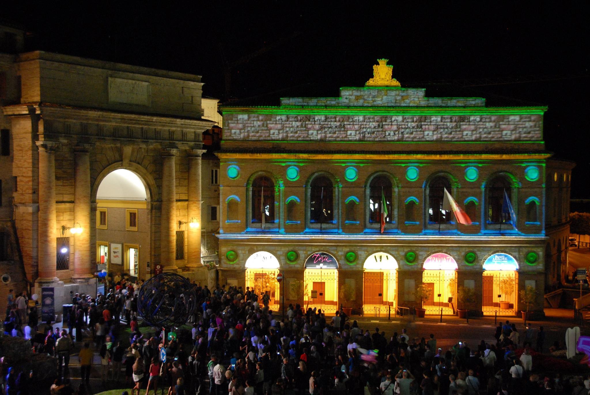 Notte dell’Opera, Macerata si colora di azzurro Mediterraneo