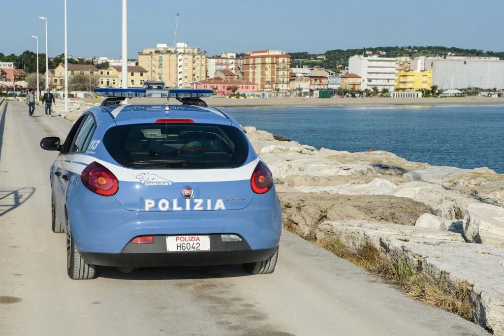 polizia molo nord - foto d'archivio (4)