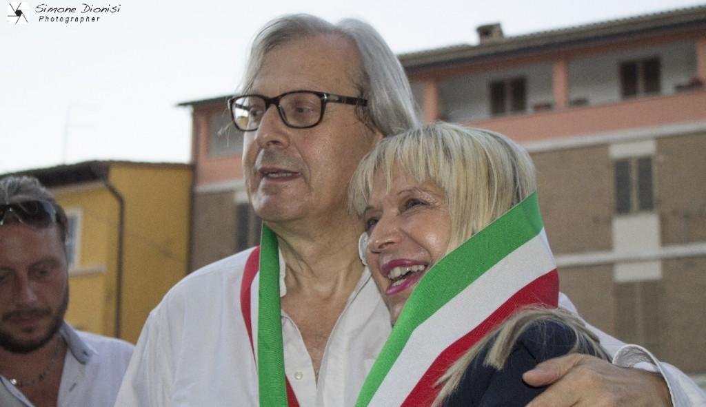 Vittorio Sgarbi e il sindaco Rosa Piermattei