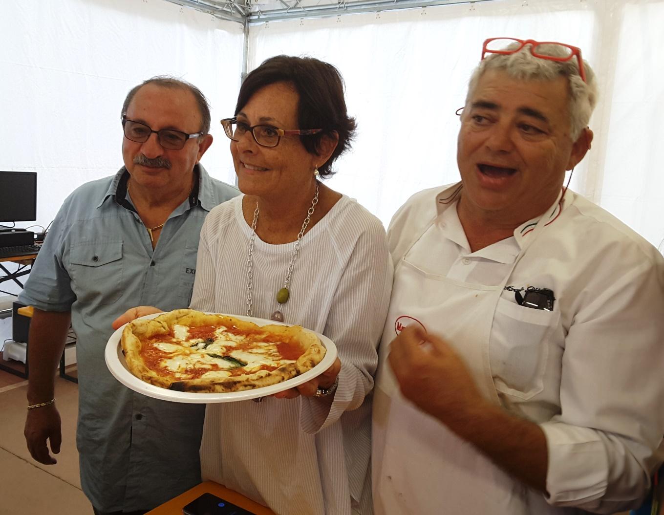 Il campione del mondo D’Erasmo, pizza per i bambini di Borgo d’Arquata