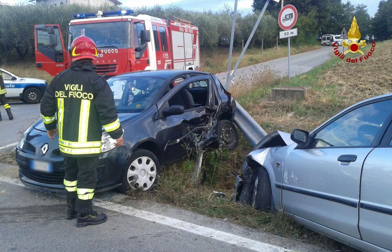 Incidente stradale a Loreto, quattro feriti