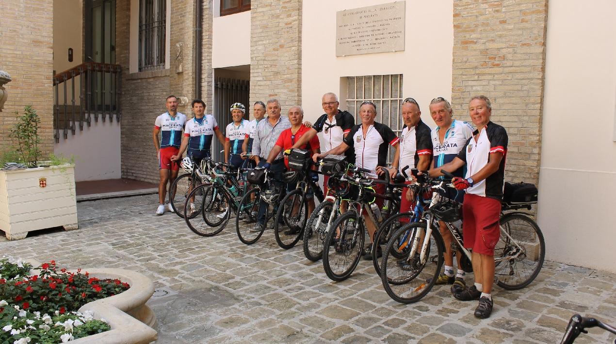 Ciclisti della città gemellata di Weiden in visita a Macerata.