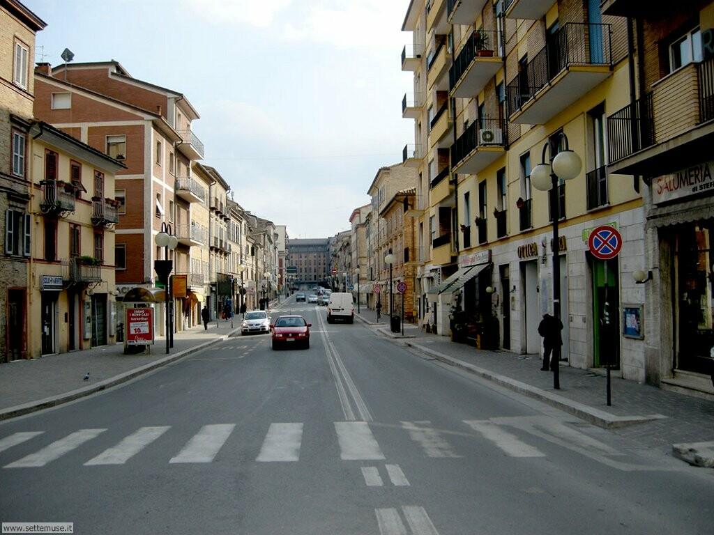 Rapina alla Banca della Provincia di Macerata in corso Cairoli