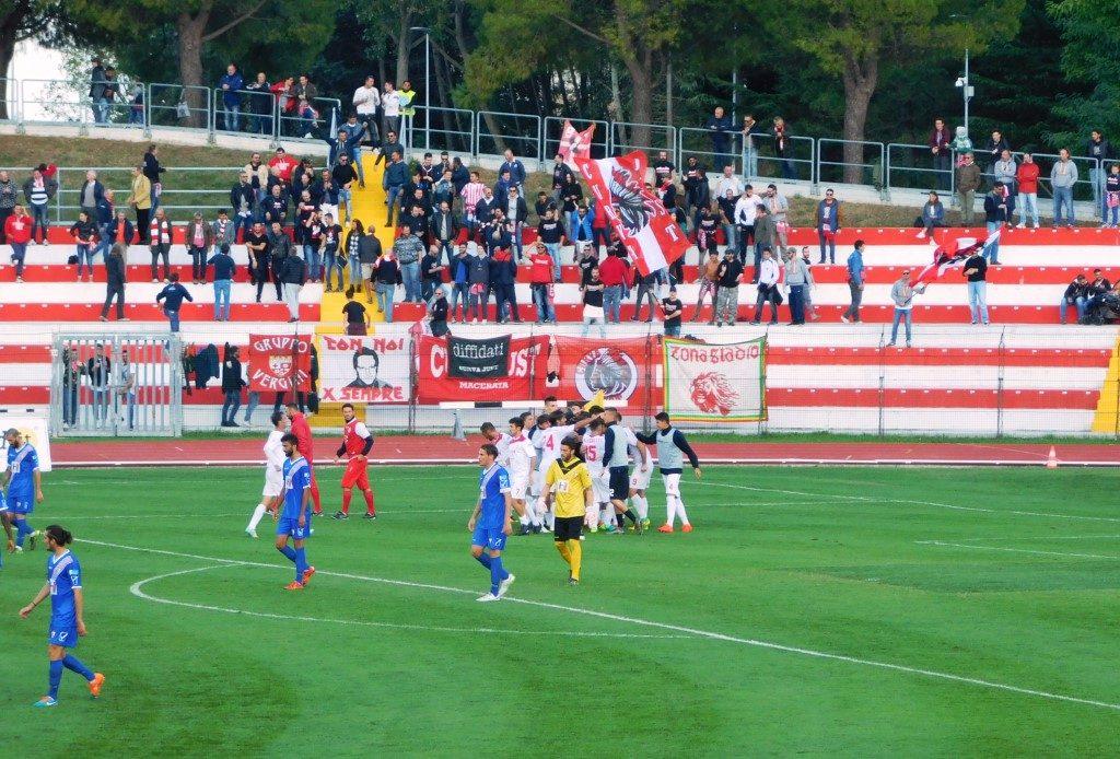 L'esultanza dopo l'autogol di Carini