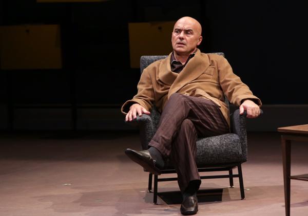 Luca Zingaretti a Recanati inaugura la stagione teatrale e incontra i liceali