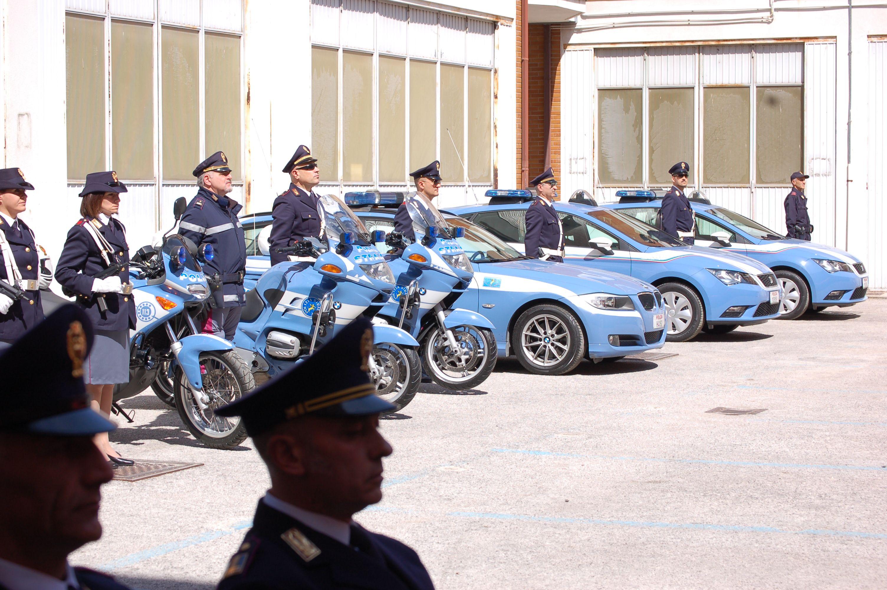 Polizia Stradale sequestra autorivendita abusiva a Civitanova Marche