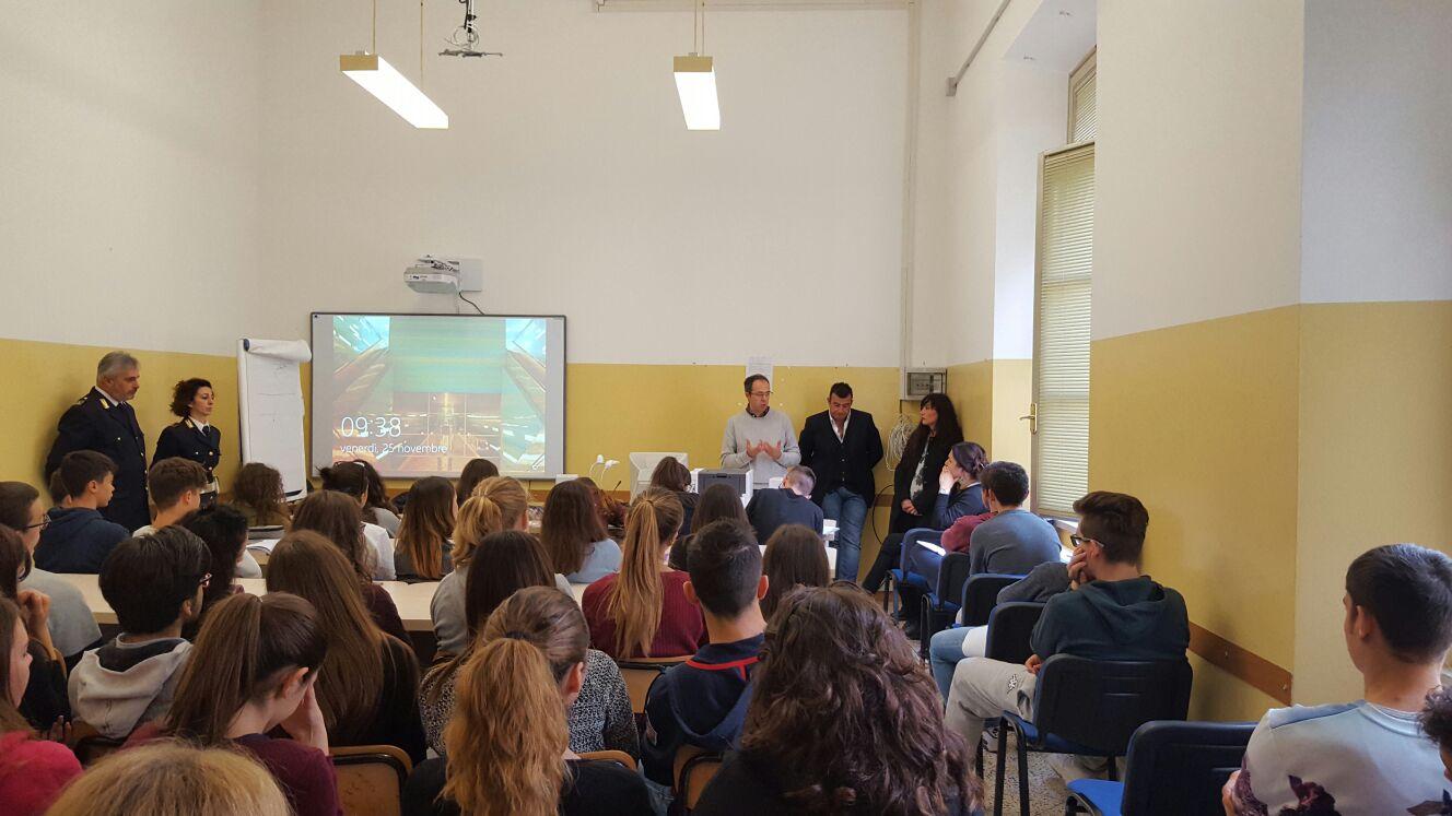 Polizia di Stato e violenza sulle donne, incontro al Liceo Galilei di Macerata