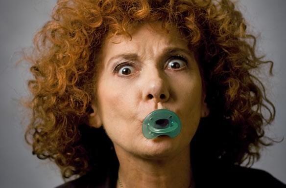 Cinzia Leone al Teatro Comunale di Treia, in scena la “mammità”