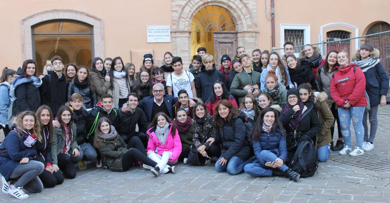 Macerata, studenti di Guadalajara e del Liceo Leopardi ricevuti dal sindaco