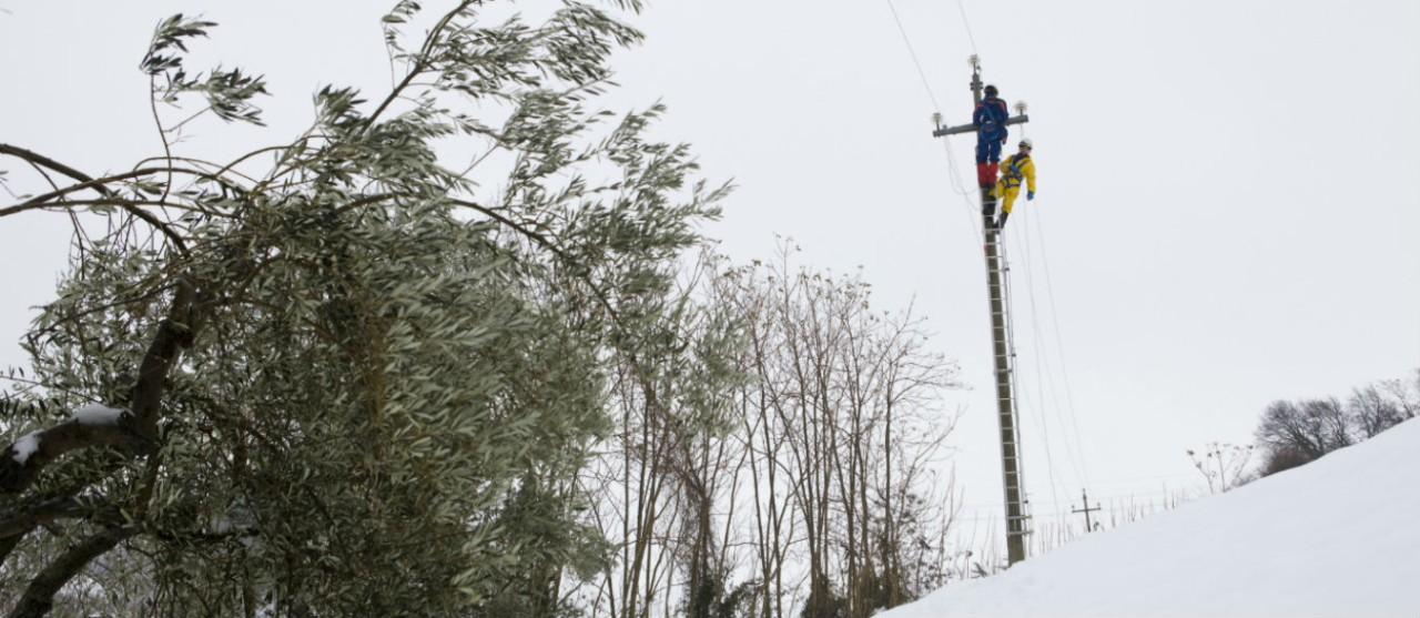 Neve e sisma: Regione Marche diffida l’Enel, continua ripristino viabilità