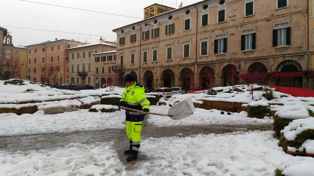 San Severino Marche: scuole aperte, spalatori e messaggio di Mafalda Minnozzi