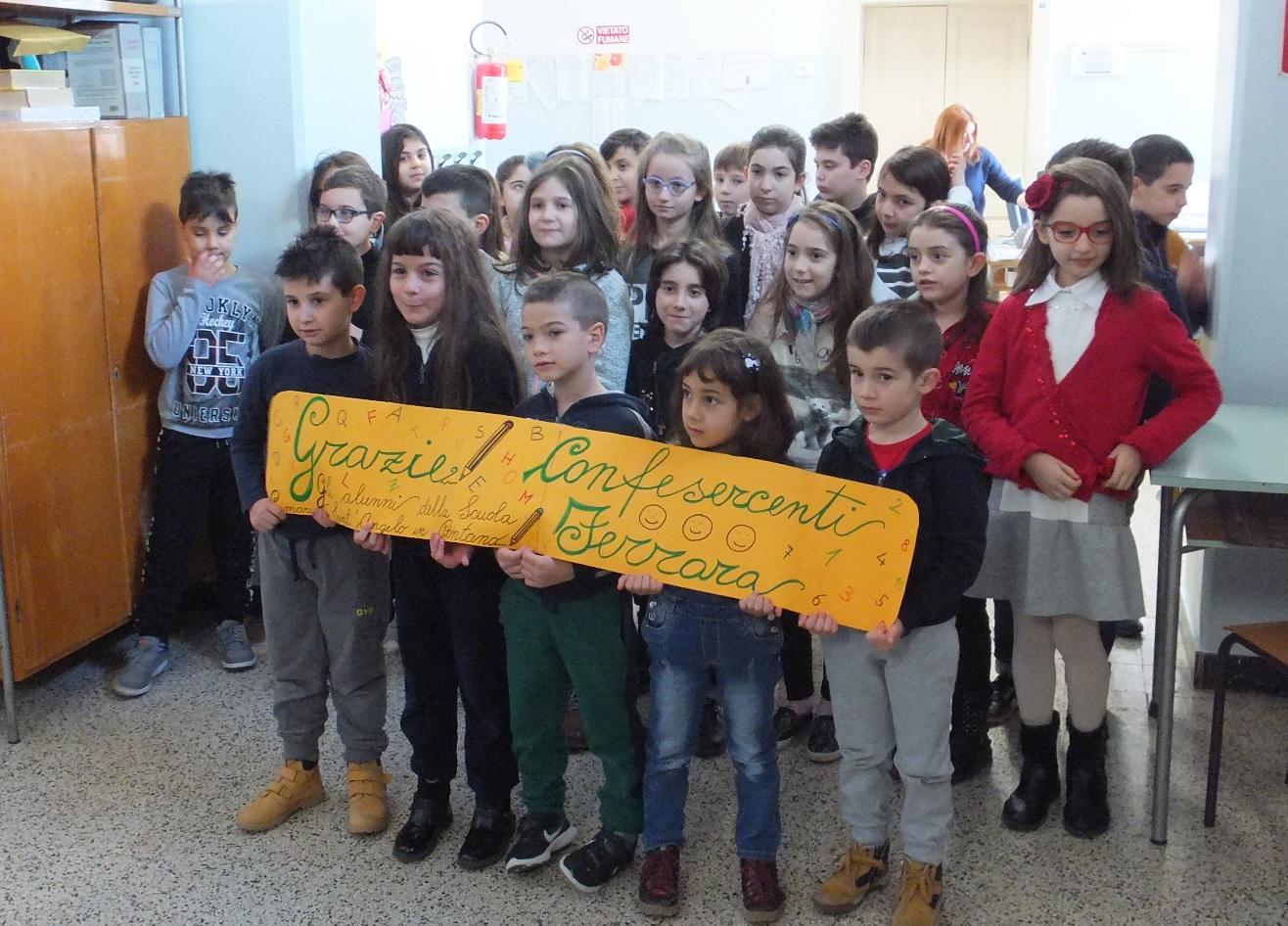 Confesercenti Ferrara, visita con doni alla scuola di Sant’Angelo in Pontano