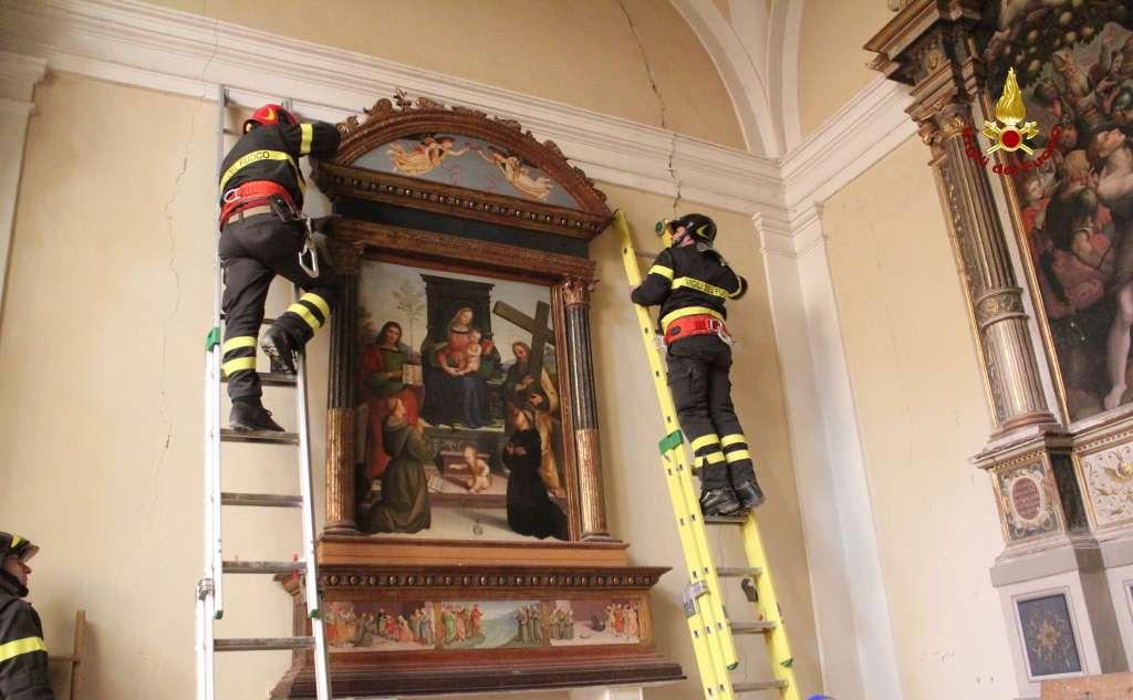 Matelica, Vigili del Fuoco recuperano opere d’arte alla Chiesa di San Francesco