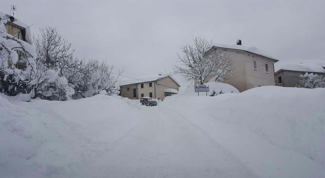 Neve e sisma, nel maceratese raggiunte tutte le frazioni