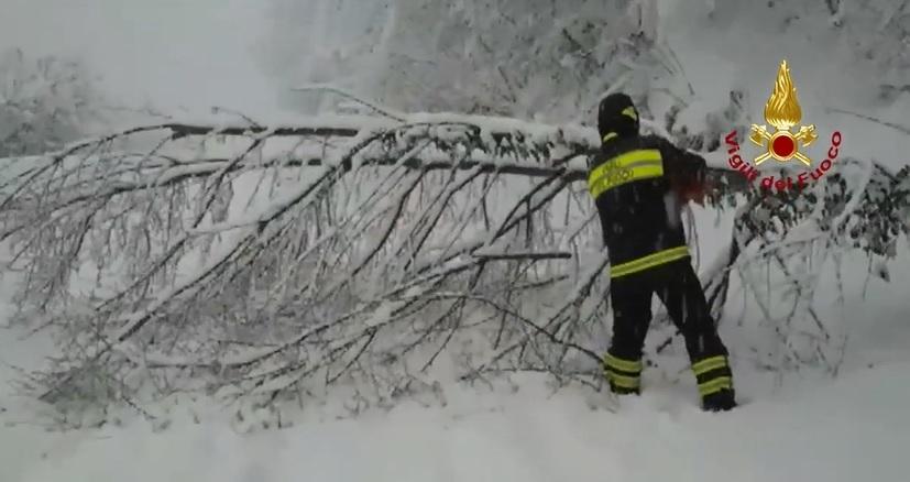 Tra neve e terremoto si aggrava la situazione nelle Marche