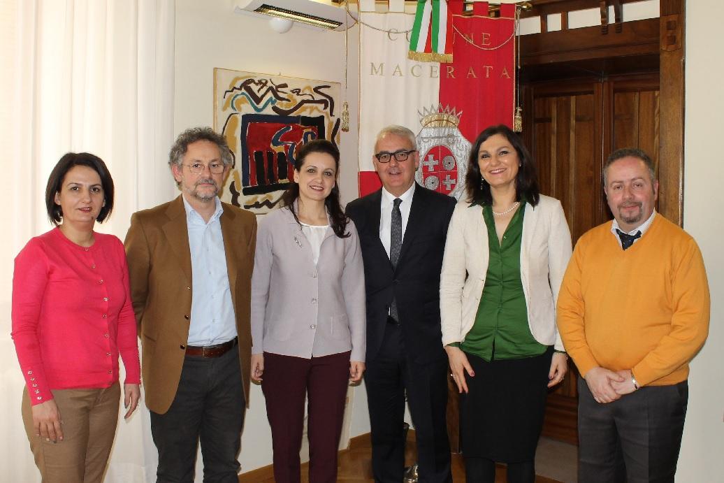 Amicizia tra Macerata e Argirocastro, delegazione albanese ricevuta dal sindaco