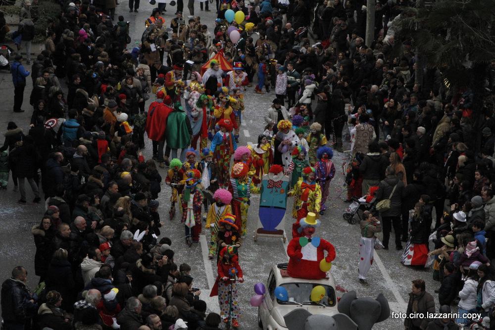 Civitanova Marche, allegria al Gran Carnevale in piazza XX Settembre