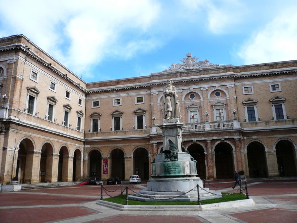 Recanati, sospesi i pagamenti di tasse e tributi comunali