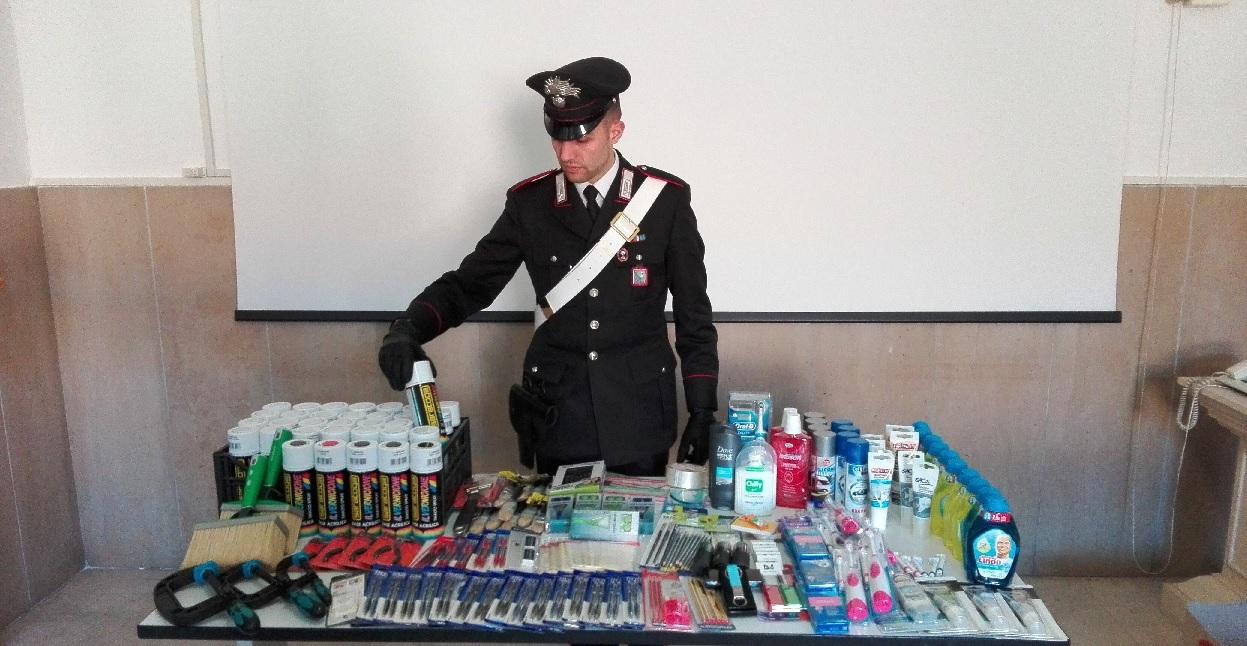 Carabinieri denunciano un maceratese per furto e ricettazione