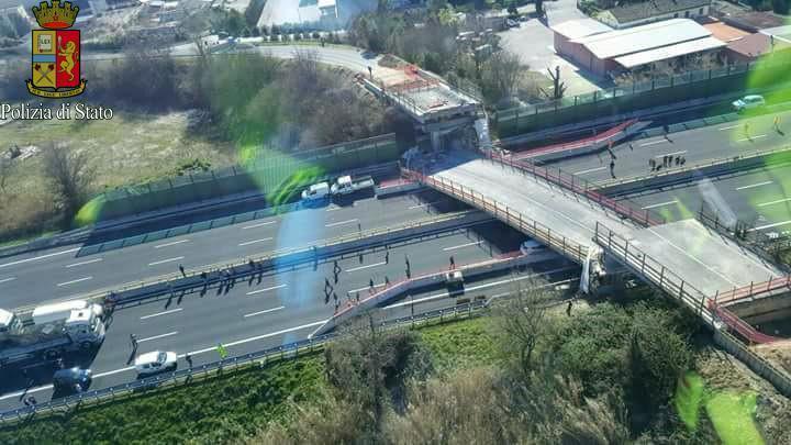 Riaperta al traffico l’A14, partono le indagini sul crollo del cavalcavia