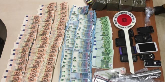 Finanza sequestra 6 Kg di hashish e 5mila euro, arrestato il responsabile