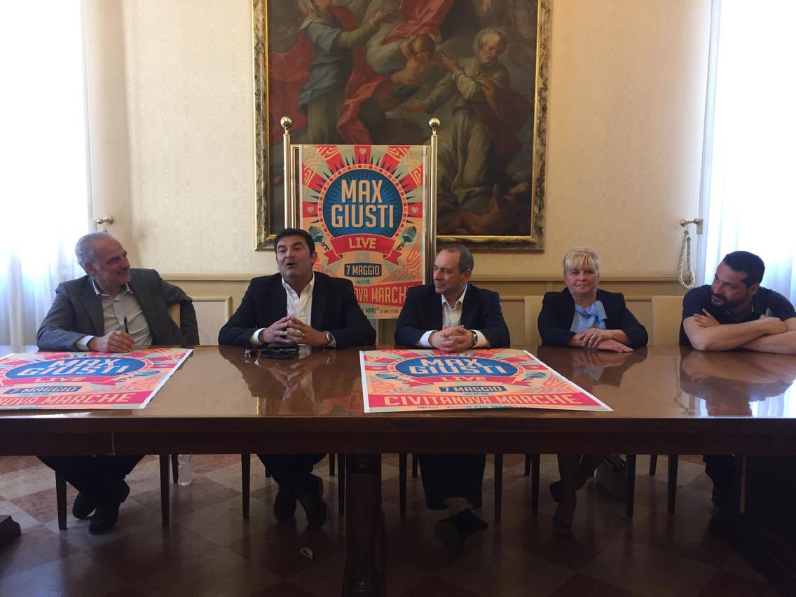 Civitanova Marche, Max Giusti domenica 7 maggio al Varco sul mare