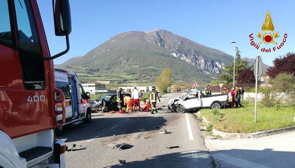 Pioraco, incidente stradale con due feriti nella zona industriale