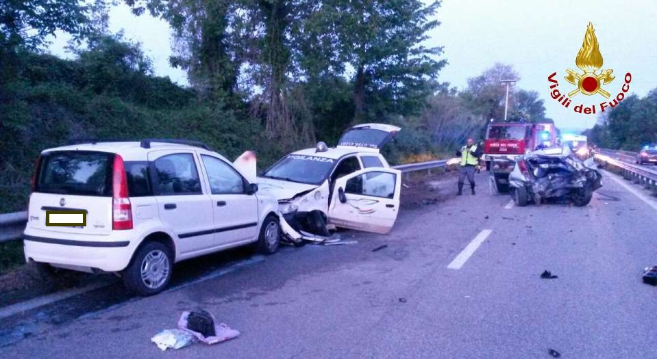 Tre auto coinvolte in un incidente sulla superstrada SS 77, 4 feriti