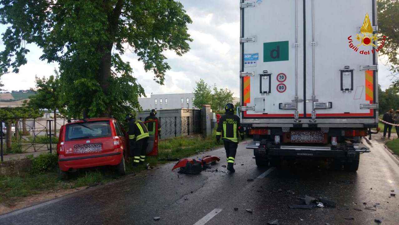 Incidente a Fontenoce di Recanati, gravissima ragazza 21enne