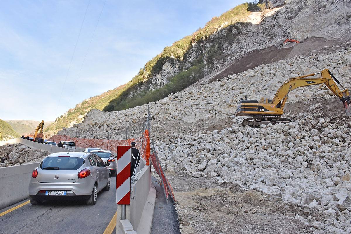 Riaperta la Valnerina a fasce orarie, messa in sicurezza la frana