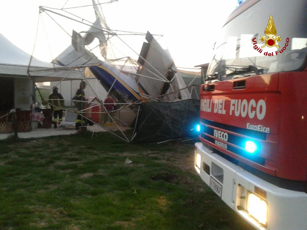 Cade aereo ultraleggero a Recanati, salvo il pilota