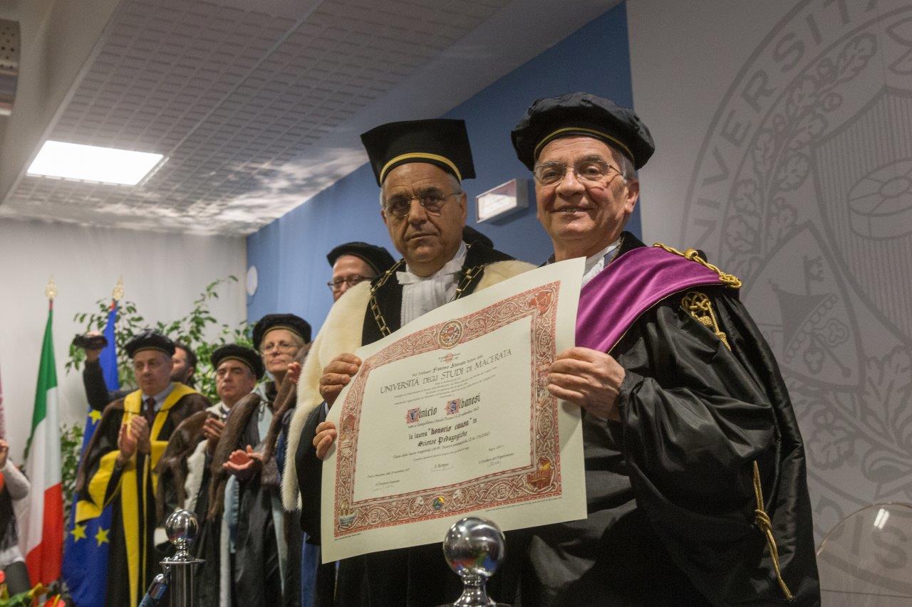 Unimc, laurea honoris causa a Don Vinicio Albanesi