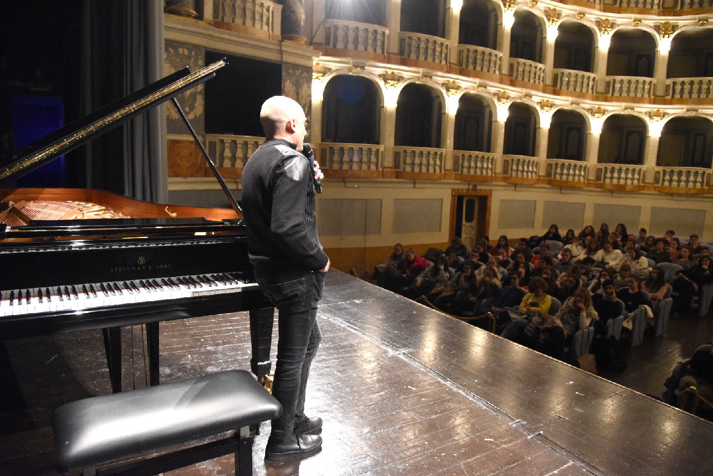Il pianista Benedetto Lupo spiega Debussy agli studenti