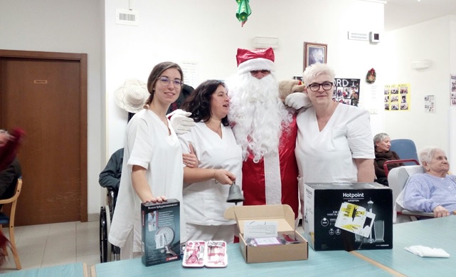 Treia, Babbo Natale in visita alla casa di riposo