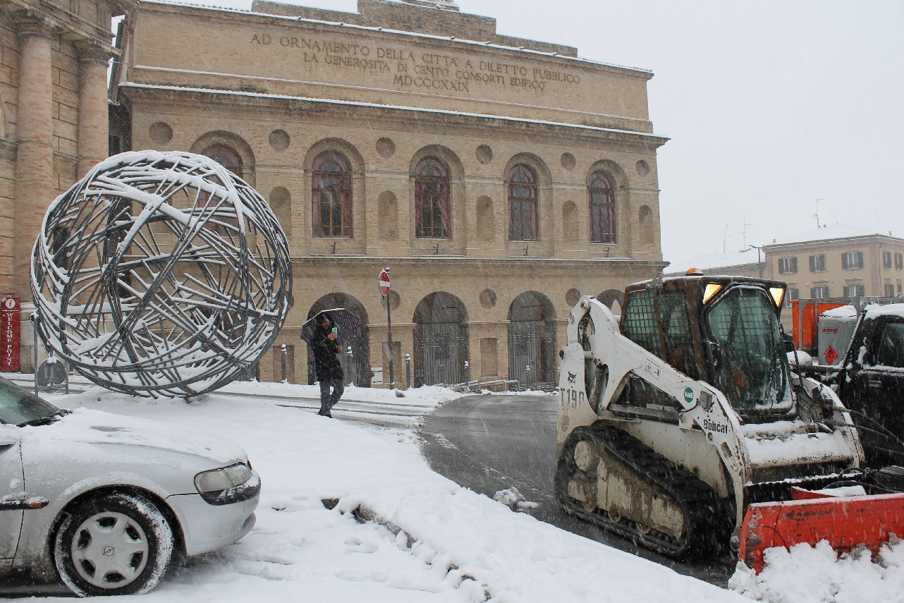 Neve nella notte a Macerata, mercoledì ancora scuole chiuse