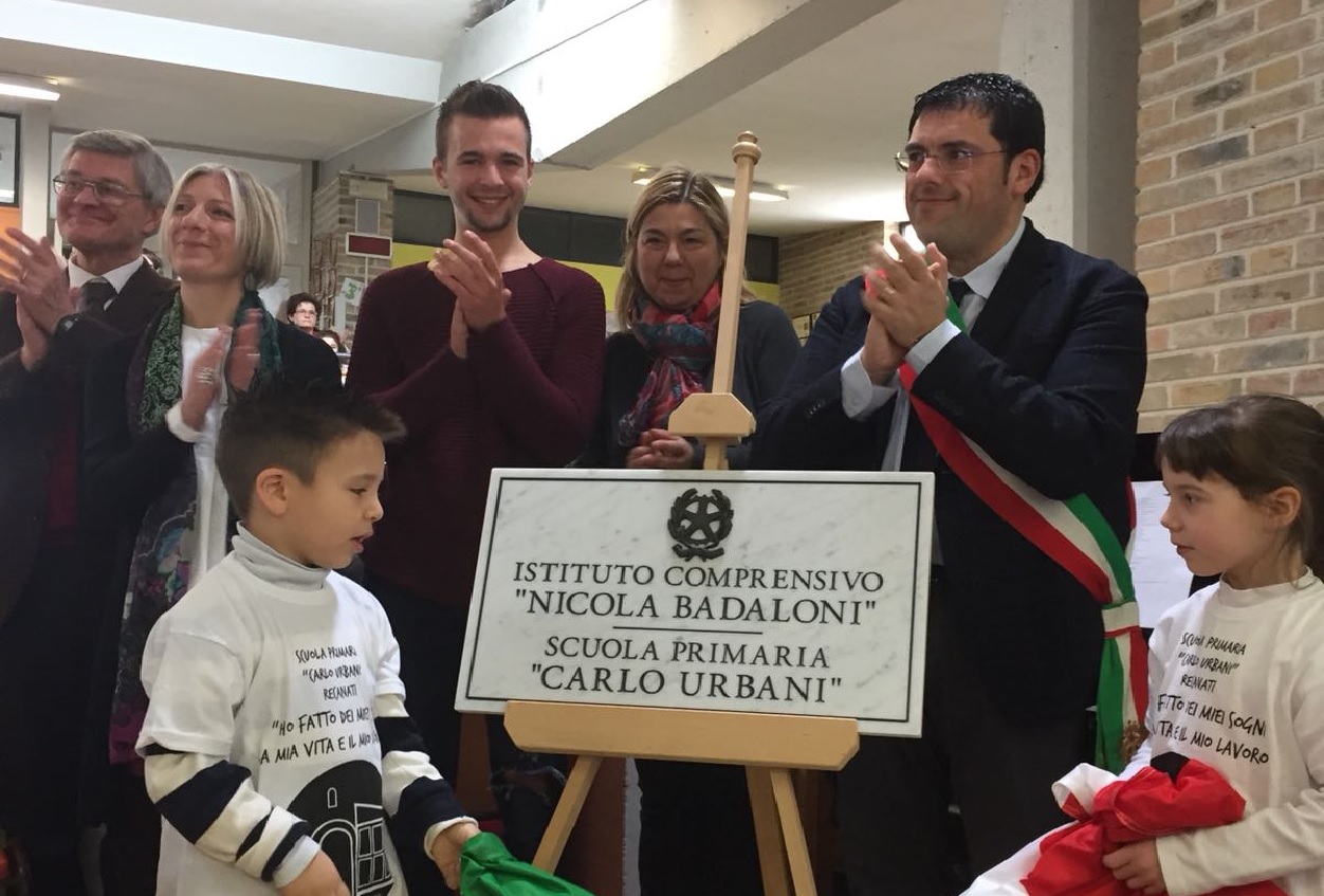 Recanati, intitolata a Carlo Urbani la Primaria di Castelnuovo